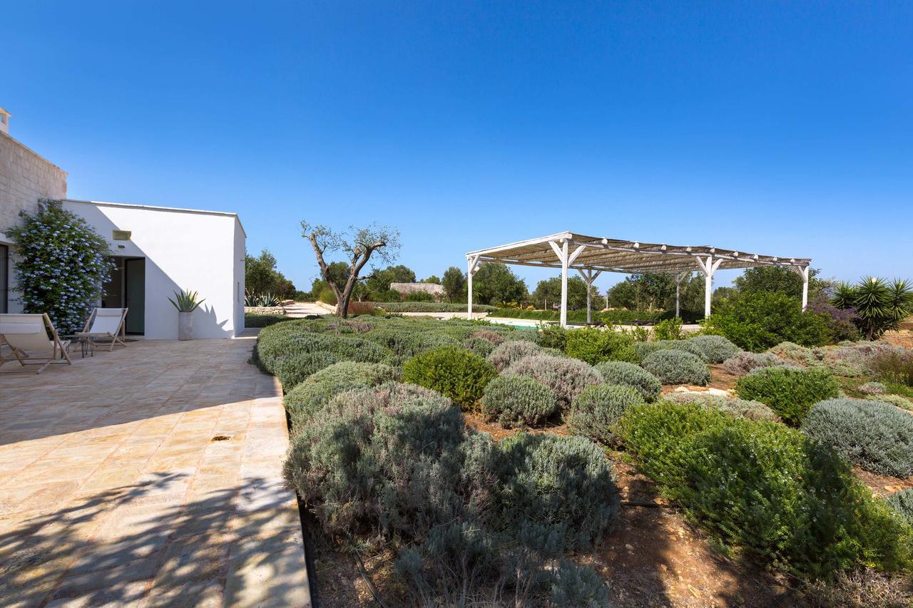 Casale Con Cipresso Ostuni Exterior foto